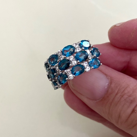 Stunning White and blue topaz sterling cluster ring. Brand new, never worn - Picture 4 of 9